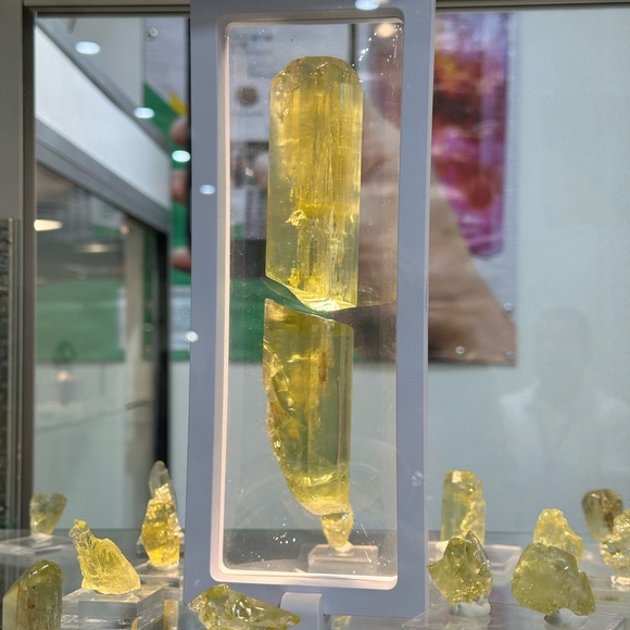 Unlisted items 2 - 02/04 - Picture 2 of 13